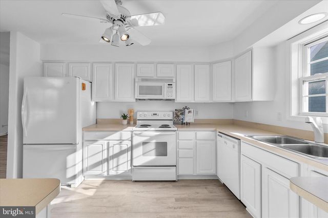 195 LAKESIDE DR, Lewes, DE 19958