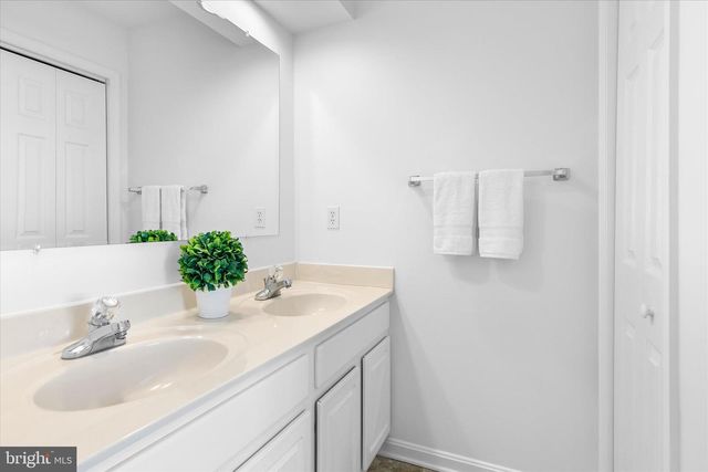 195 LAKESIDE DR, Lewes, DE 19958