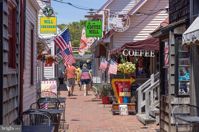 195 LAKESIDE DR, Lewes, DE 19958