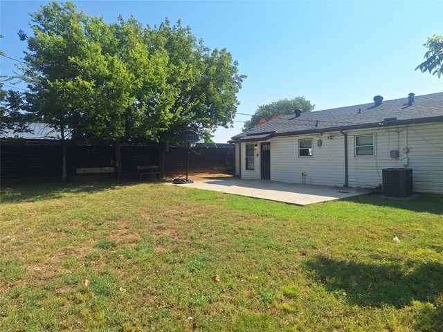 1225 Harrison Lane, Hurst, TX 76053