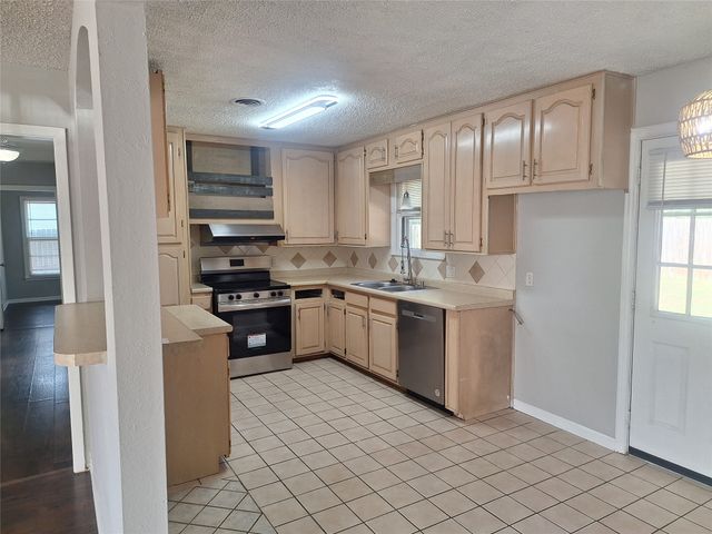 1225 Harrison Lane, Hurst, TX 76053