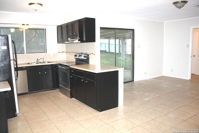 7006 Forest Moss St, San Antonio, TX 78240