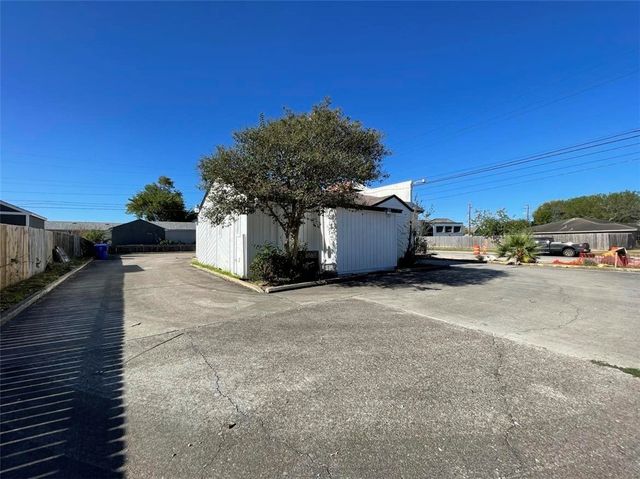 701 Everhart, Corpus Christi, TX 78411