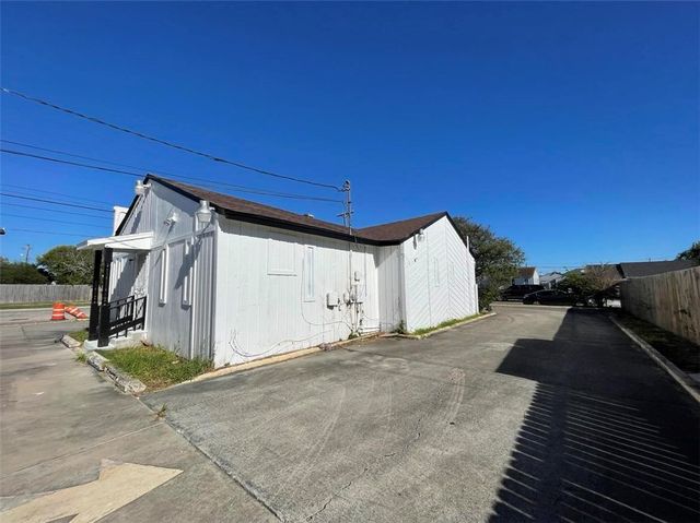 701 Everhart, Corpus Christi, TX 78411