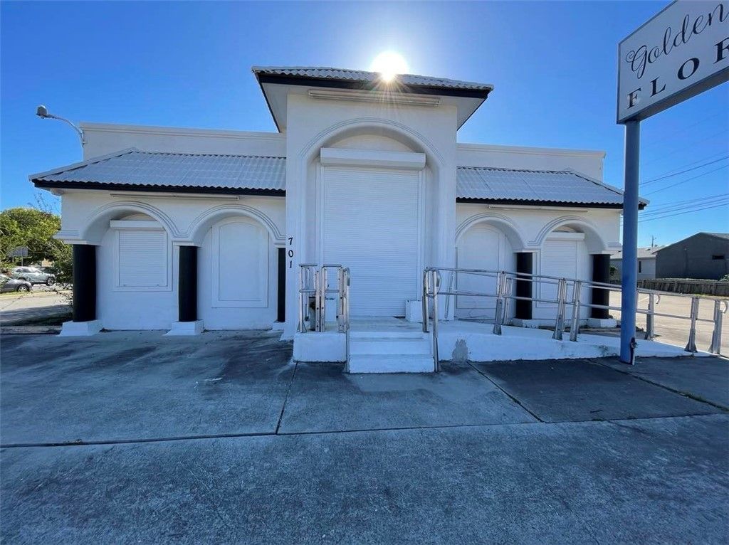 701 Everhart, Corpus Christi, TX 78411