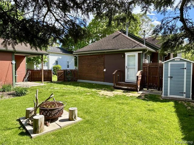 516 Clinton, Howell, MI 48843