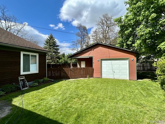516 Clinton, Howell, MI 48843