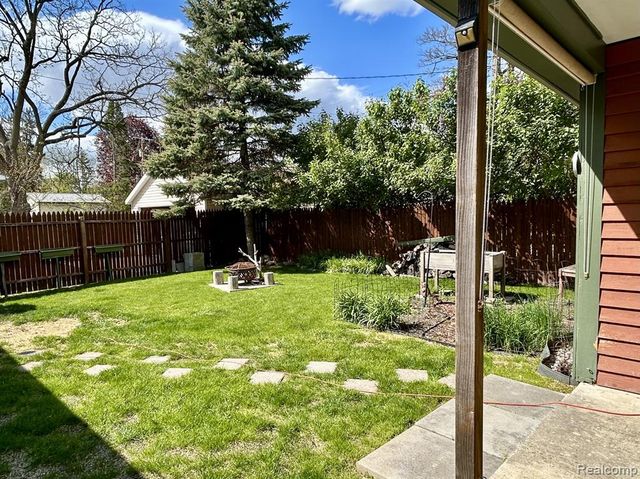 516 Clinton, Howell, MI 48843