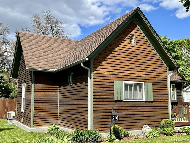 516 Clinton, Howell, MI 48843