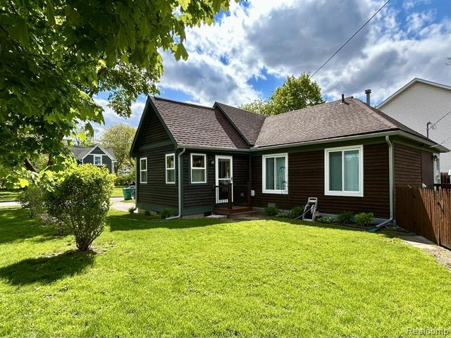 516 Clinton, Howell, MI 48843