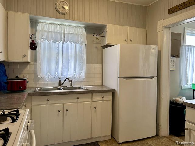 516 Clinton, Howell, MI 48843