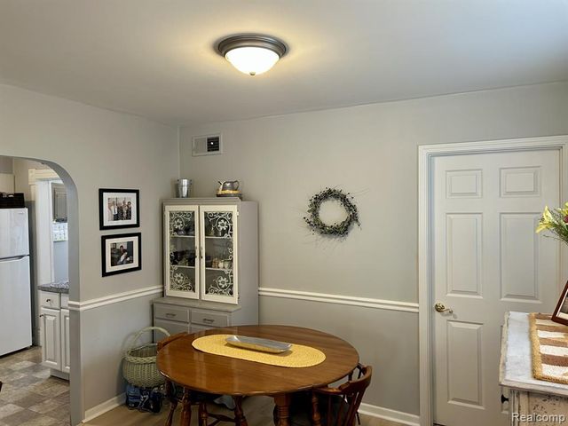516 Clinton, Howell, MI 48843