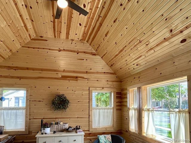 516 Clinton, Howell, MI 48843