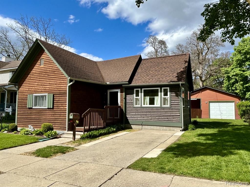 516 Clinton, Howell, MI 48843