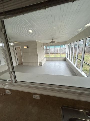 118 Tarpon Avenue, Galveston, TX 77550