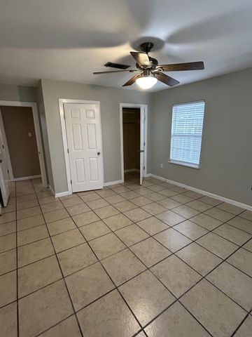 118 Tarpon Avenue, Galveston, TX 77550