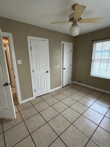 118 Tarpon Avenue, Galveston, TX 77550