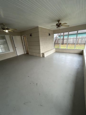 118 Tarpon Avenue, Galveston, TX 77550