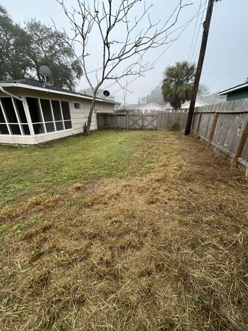 118 Tarpon Avenue, Galveston, TX 77550