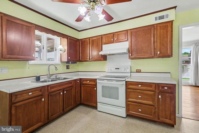 44 OAK AVE, Camp Hill, PA 17011
