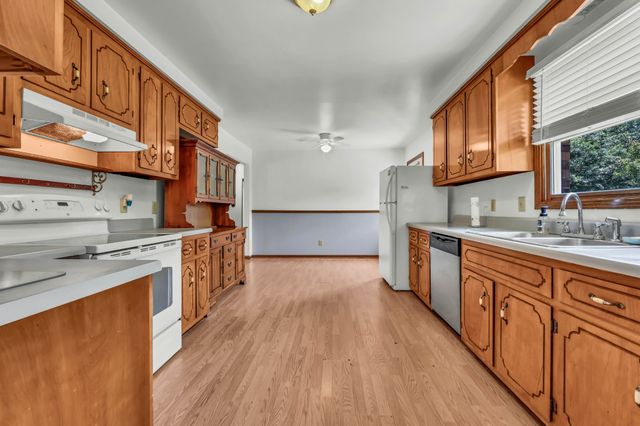 931 Bumpus Mills Rd, Dover, TN 37058