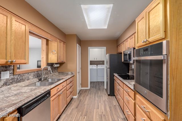 9430 W ARROWHEAD Drive, Sun City, AZ 85351