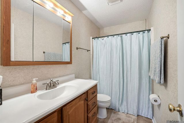 18029 Holly Ridge Dr, Hammond, LA 70403