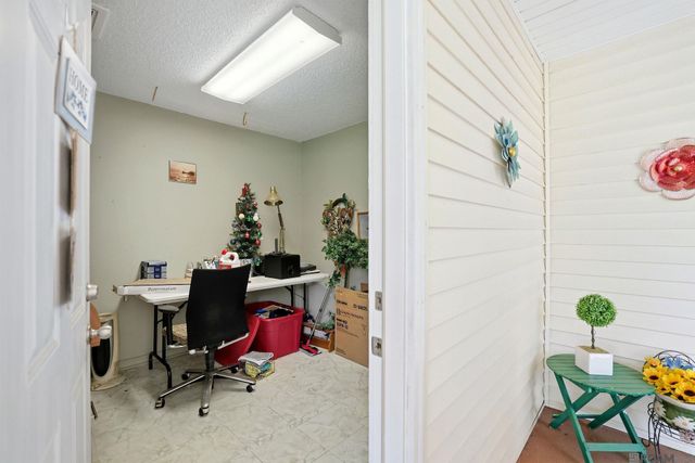 18029 Holly Ridge Dr, Hammond, LA 70403