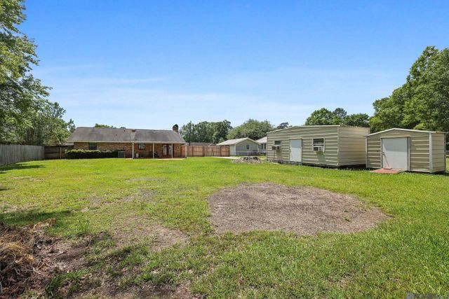 18029 Holly Ridge Dr, Hammond, LA 70403