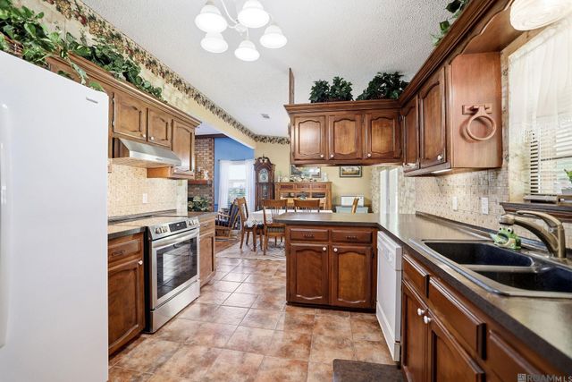 18029 Holly Ridge Dr, Hammond, LA 70403