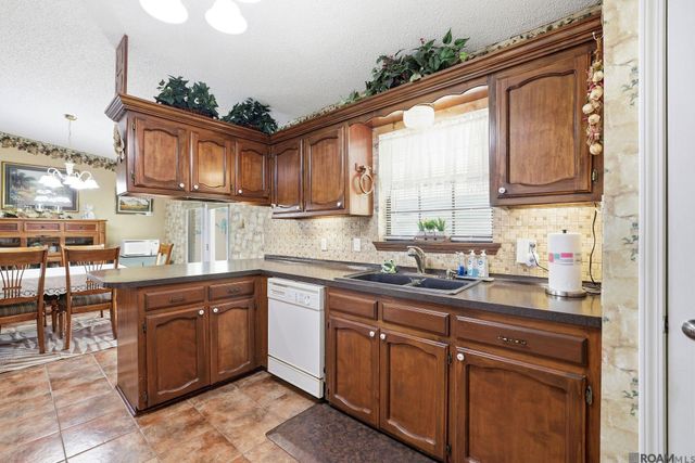 18029 Holly Ridge Dr, Hammond, LA 70403