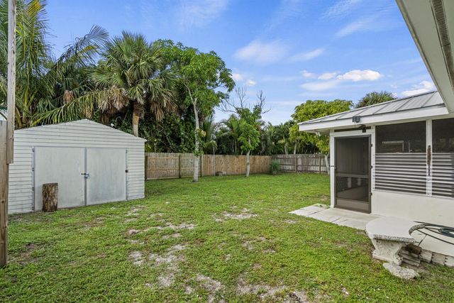 1915 Eucalyptus Avenue, Fort Pierce, FL 34949
