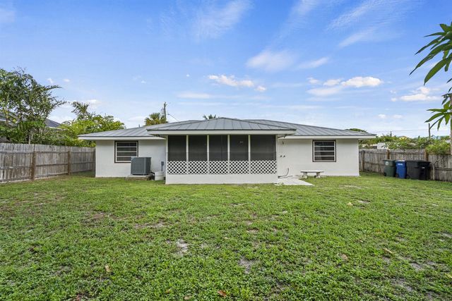 1915 Eucalyptus Avenue, Fort Pierce, FL 34949