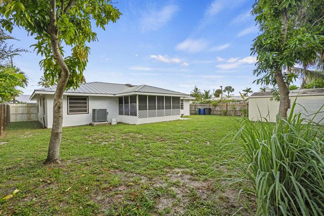 1915 Eucalyptus Avenue, Fort Pierce, FL 34949