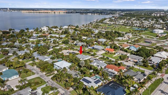 1915 Eucalyptus Avenue, Fort Pierce, FL 34949