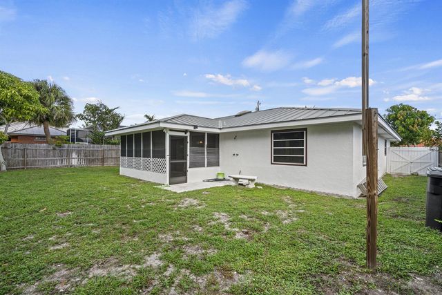1915 Eucalyptus Avenue, Fort Pierce, FL 34949