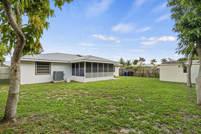 1915 Eucalyptus Avenue, Fort Pierce, FL 34949
