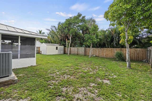 1915 Eucalyptus Avenue, Fort Pierce, FL 34949