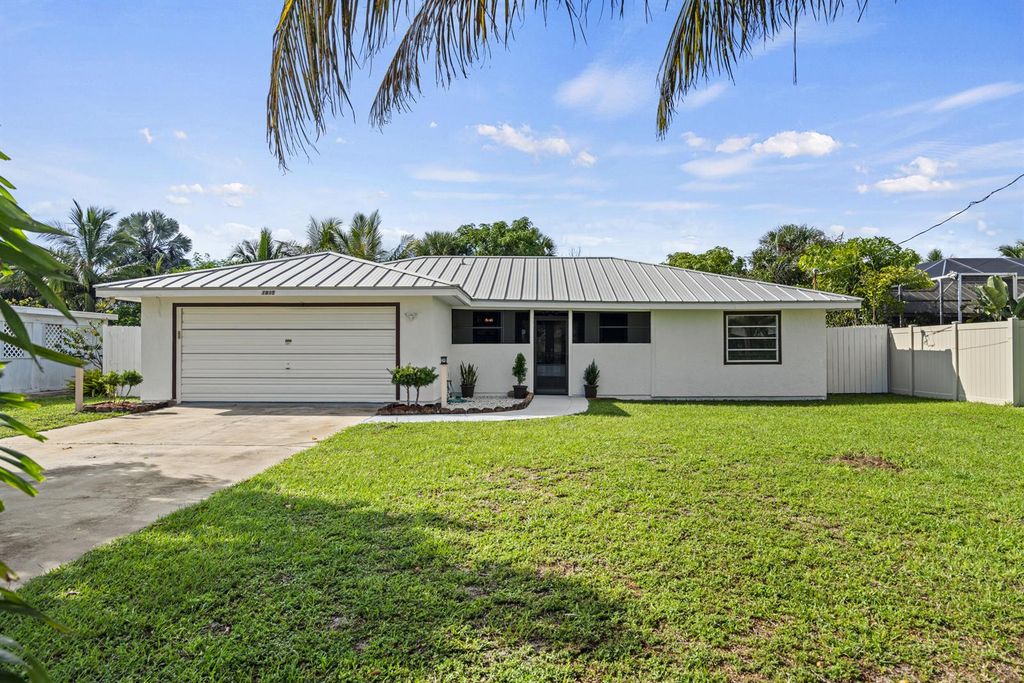 1915 Eucalyptus Avenue, Fort Pierce, FL 34949