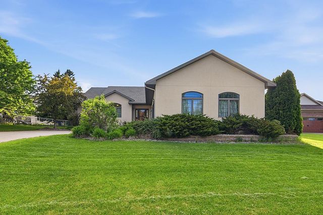 11 Moon Circle, Saint Cloud, MN 56301
