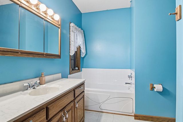 11 Moon Circle, Saint Cloud, MN 56301