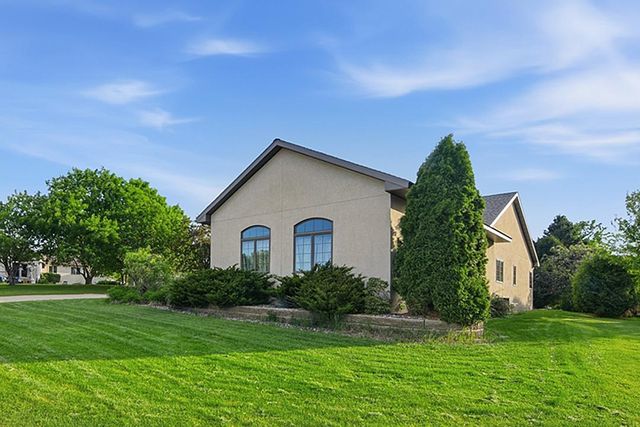 11 Moon Circle, Saint Cloud, MN 56301
