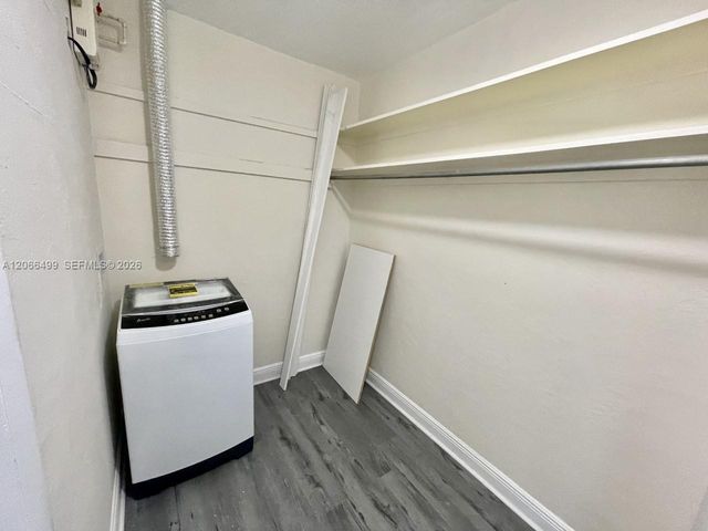 218 Santillane Avenue 21, Coral Gables, FL 33134
