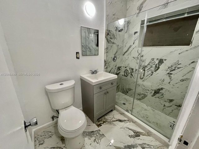218 Santillane Avenue 21, Coral Gables, FL 33134
