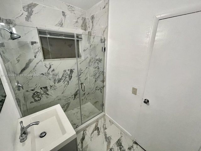 218 Santillane Avenue 21, Coral Gables, FL 33134