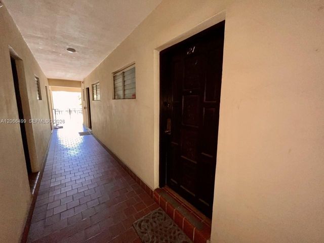218 Santillane Avenue 21, Coral Gables, FL 33134