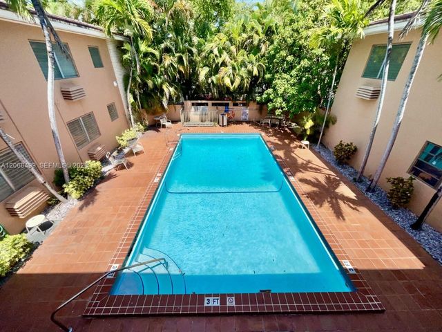 218 Santillane Avenue 21, Coral Gables, FL 33134