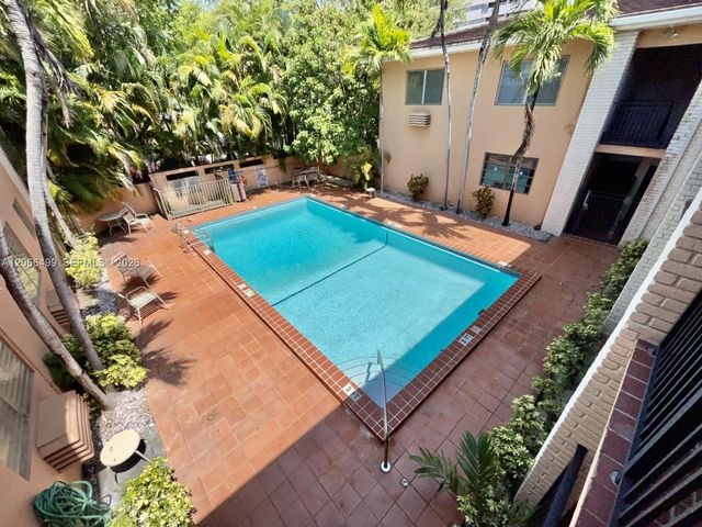 218 Santillane Avenue 21, Coral Gables, FL 33134