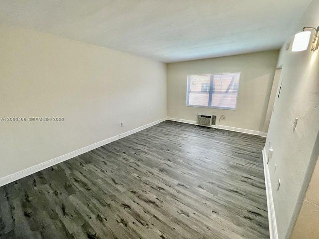 218 Santillane Avenue 21, Coral Gables, FL 33134