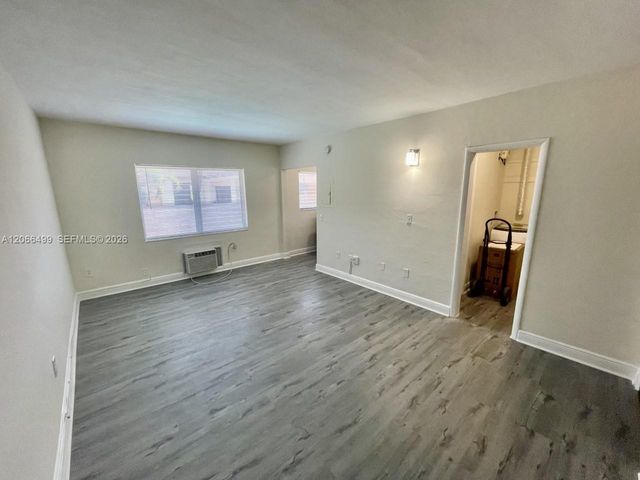 218 Santillane Avenue 21, Coral Gables, FL 33134